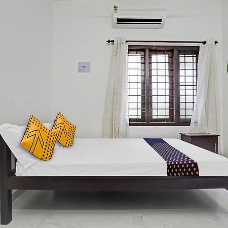 Spot On Blissful Villa Kochi エクステリア 写真