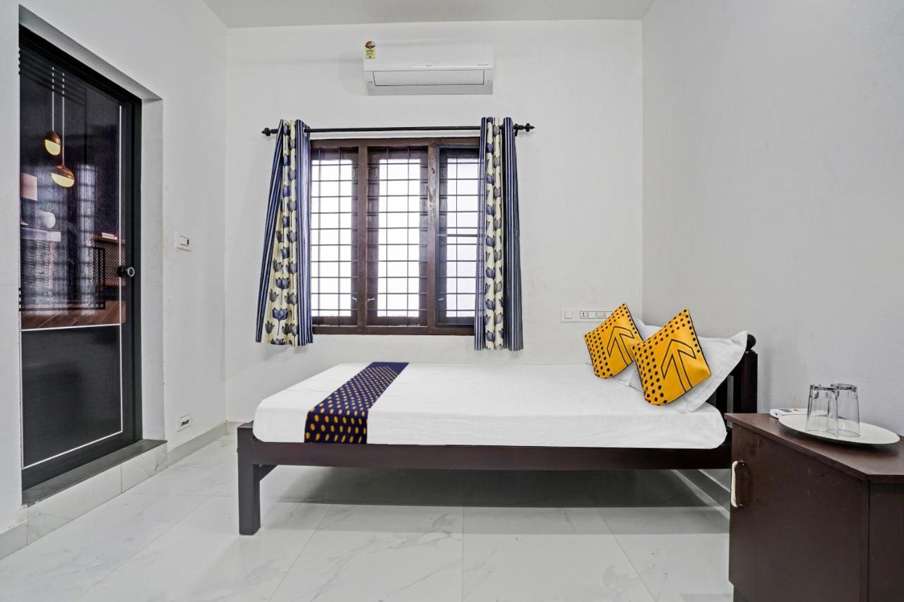 Spot On Blissful Villa Kochi エクステリア 写真